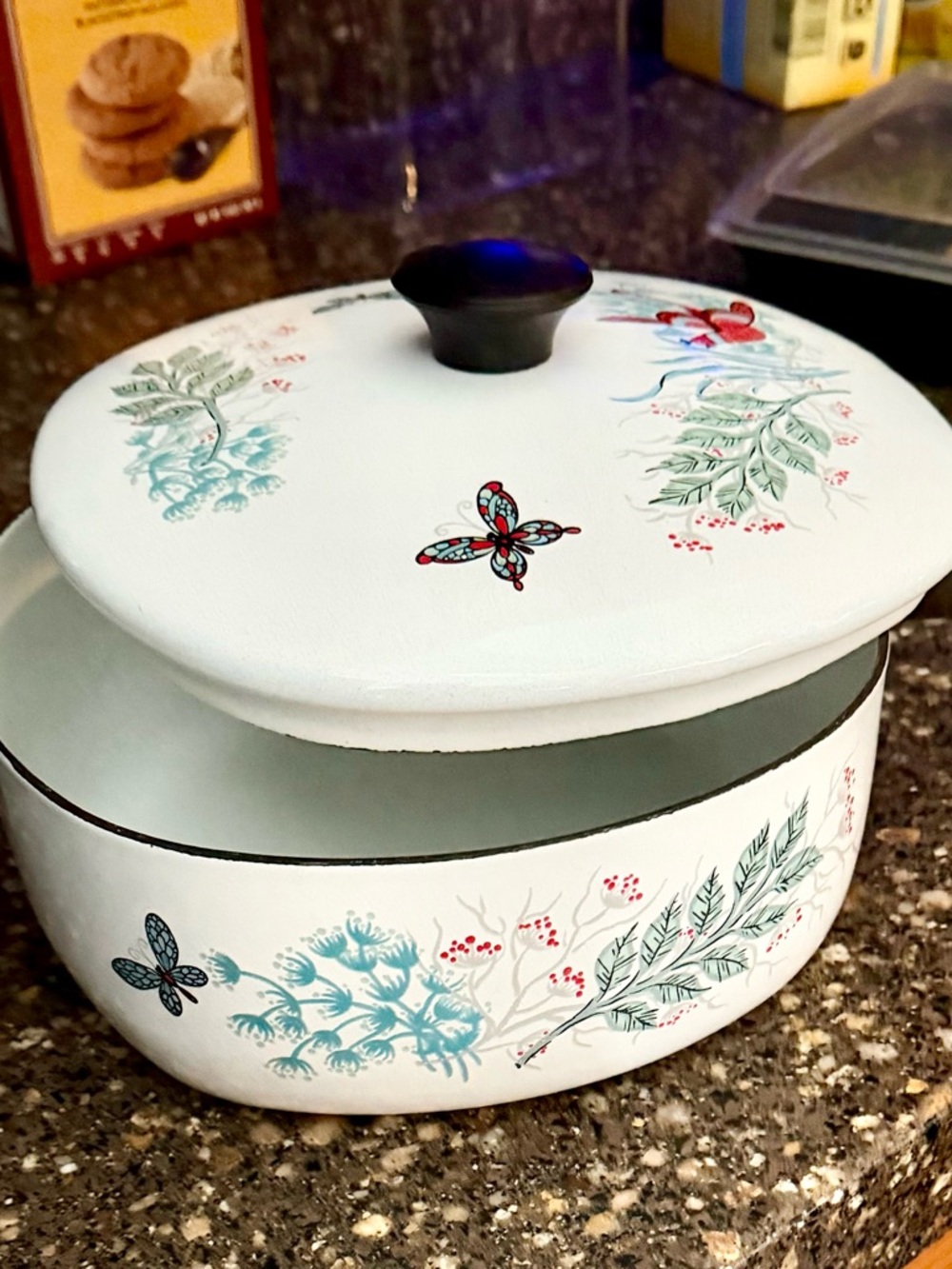 Rare! Vintage White Floral & Butterfly Covered Dutch Oven/Casserole Dish